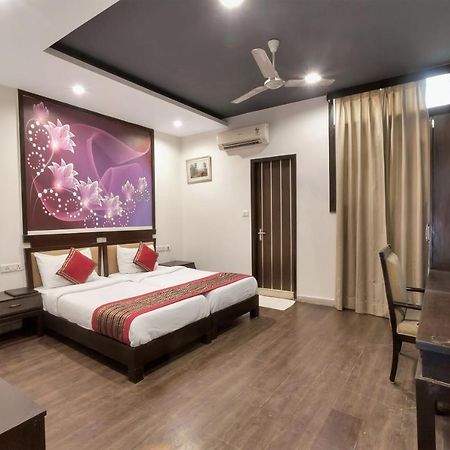 Hotel Oyo 9841 The Vivir 1 Noida Exterior foto