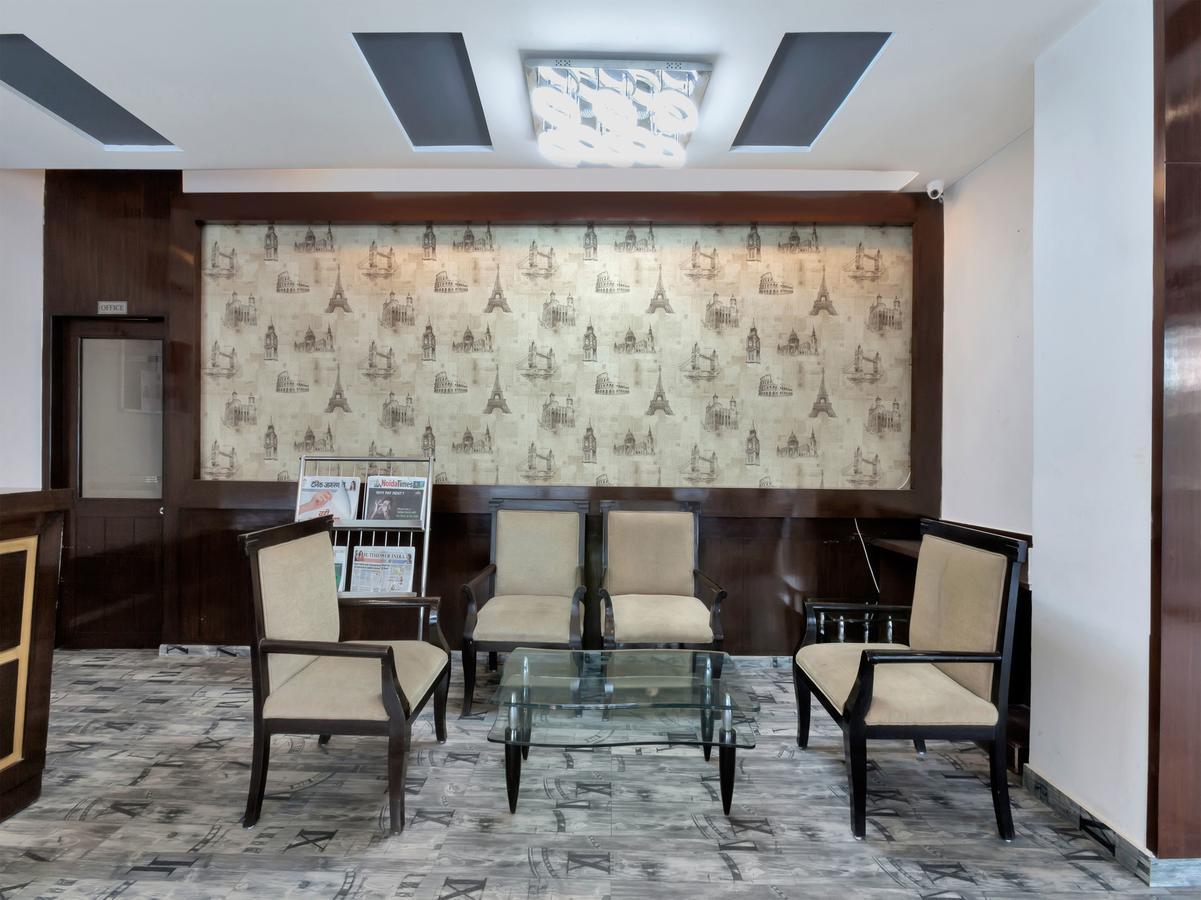 Hotel Oyo 9841 The Vivir 1 Noida Exterior foto