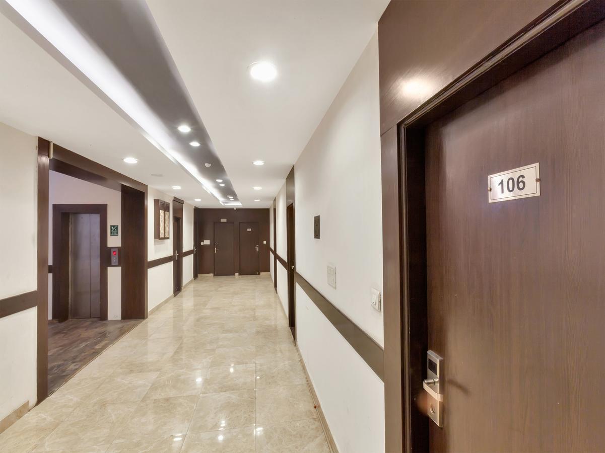 Hotel Oyo 9841 The Vivir 1 Noida Exterior foto