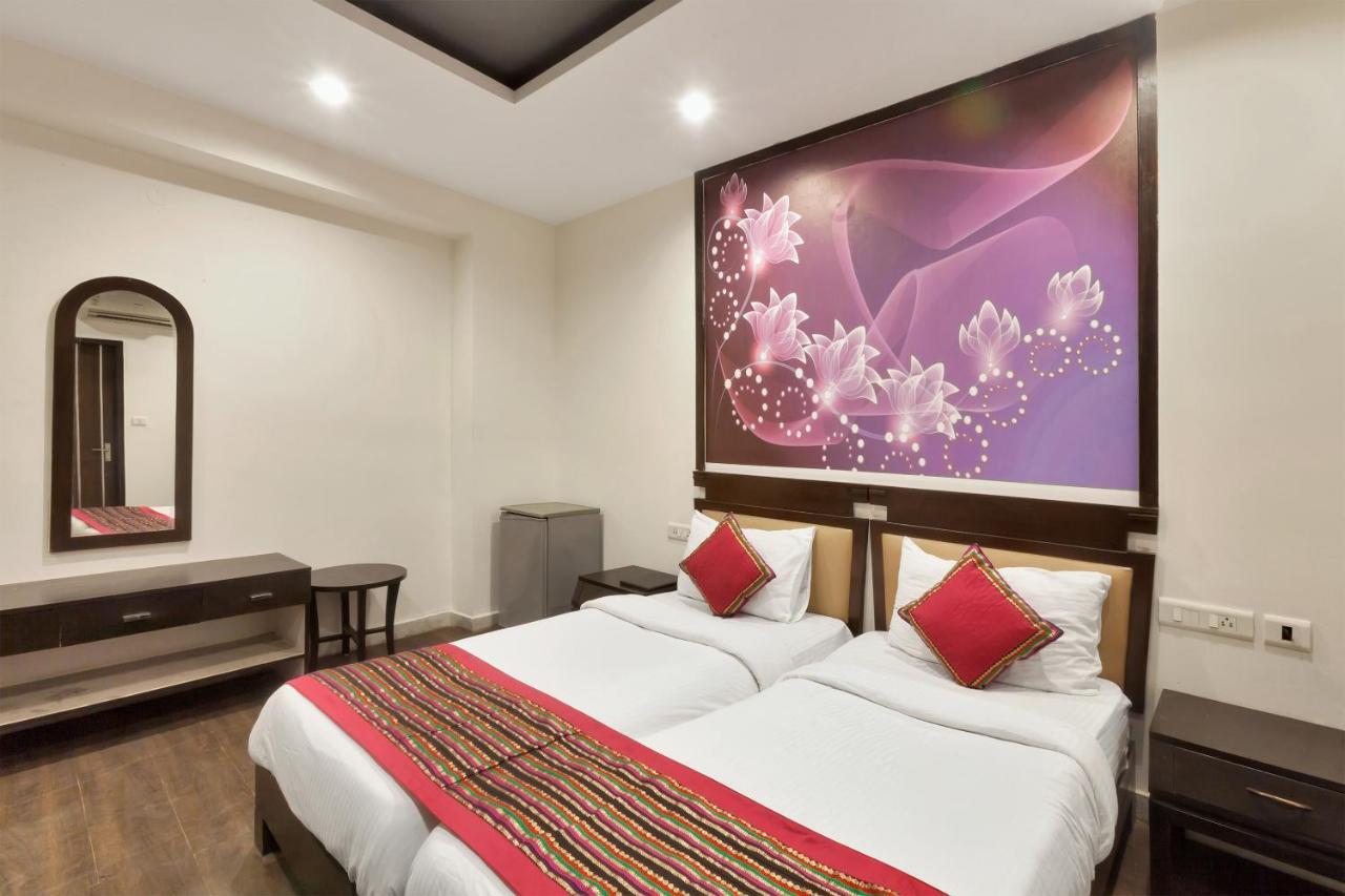 Hotel Oyo 9841 The Vivir 1 Noida Exterior foto
