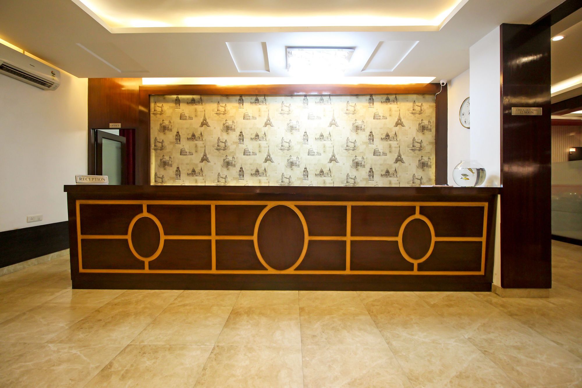 Hotel Oyo 9841 The Vivir 1 Noida Exterior foto