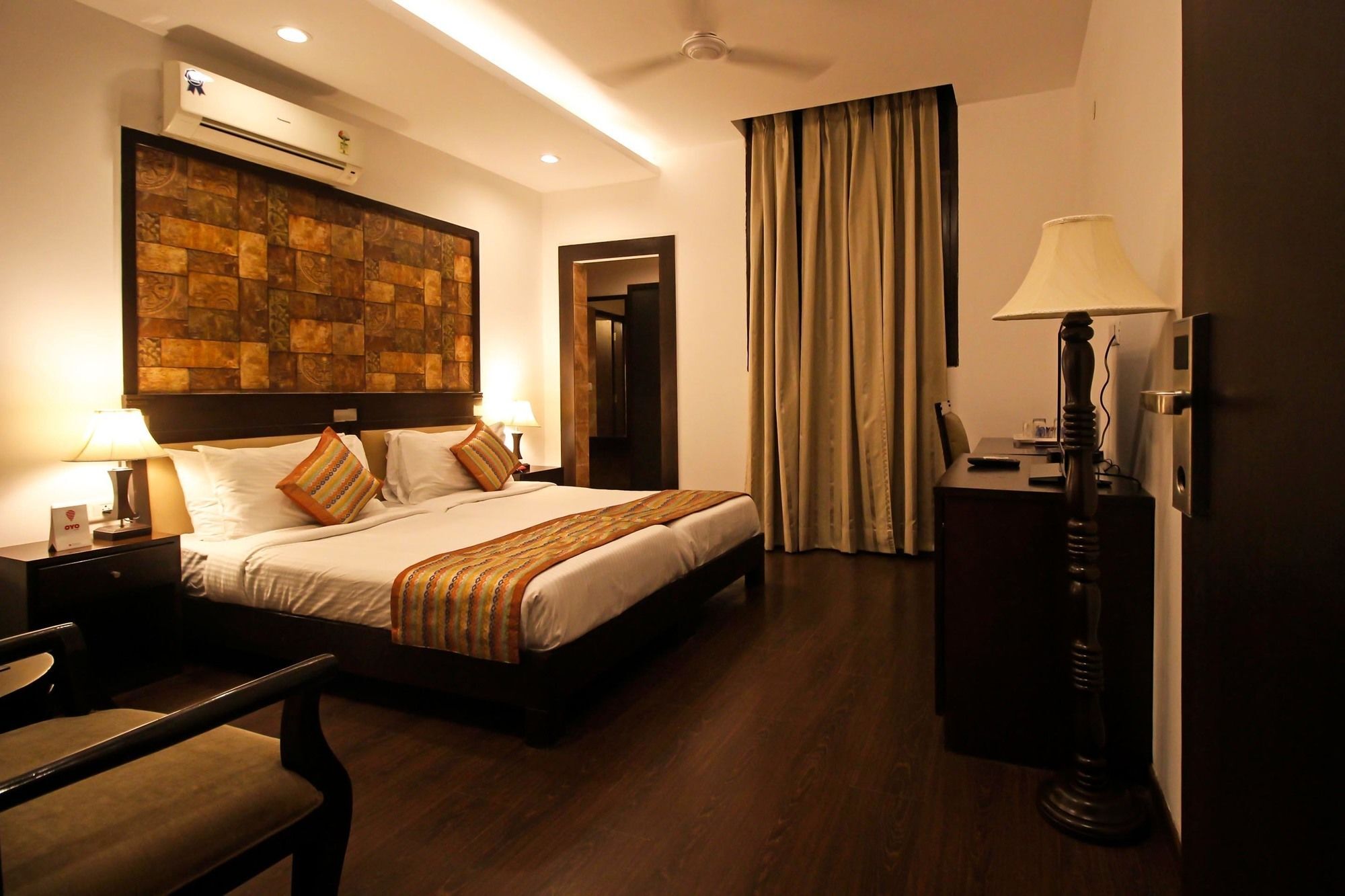 Hotel Oyo 9841 The Vivir 1 Noida Exterior foto
