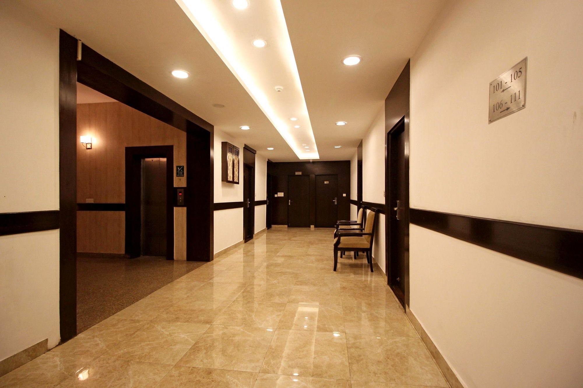 Hotel Oyo 9841 The Vivir 1 Noida Exterior foto