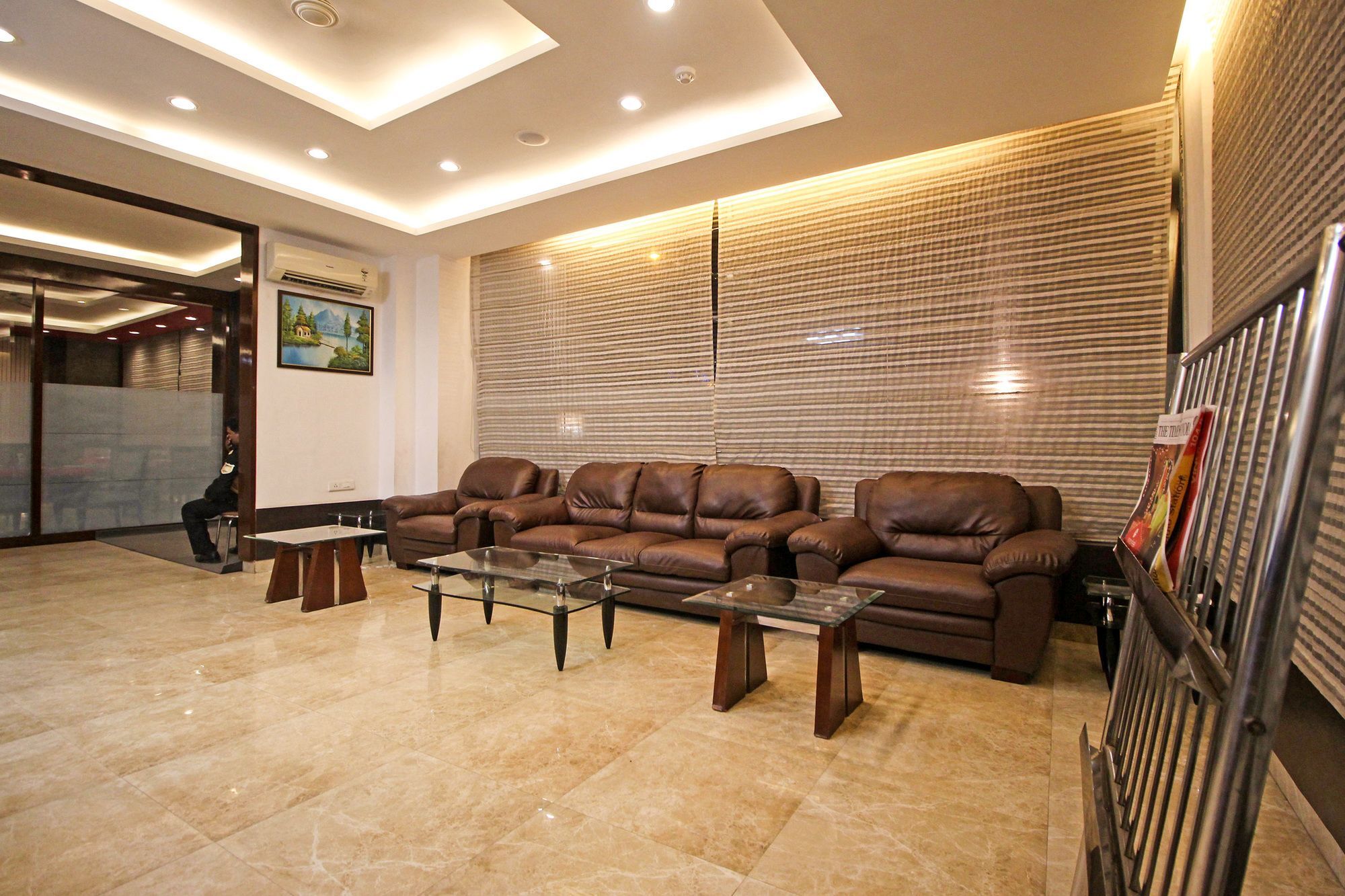 Hotel Oyo 9841 The Vivir 1 Noida Exterior foto