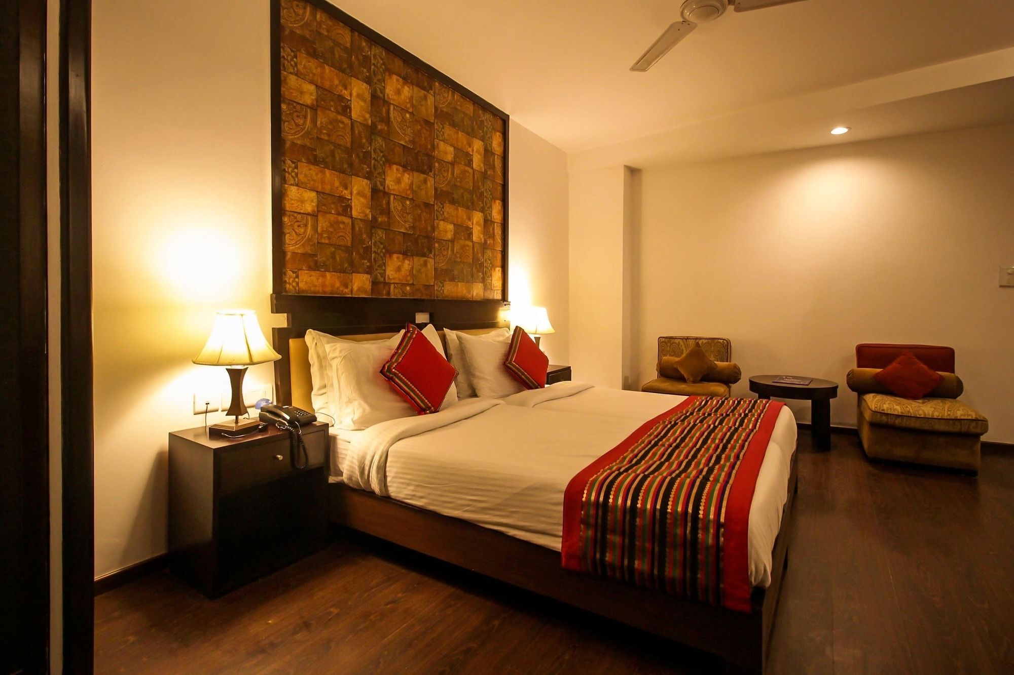 Hotel Oyo 9841 The Vivir 1 Noida Exterior foto