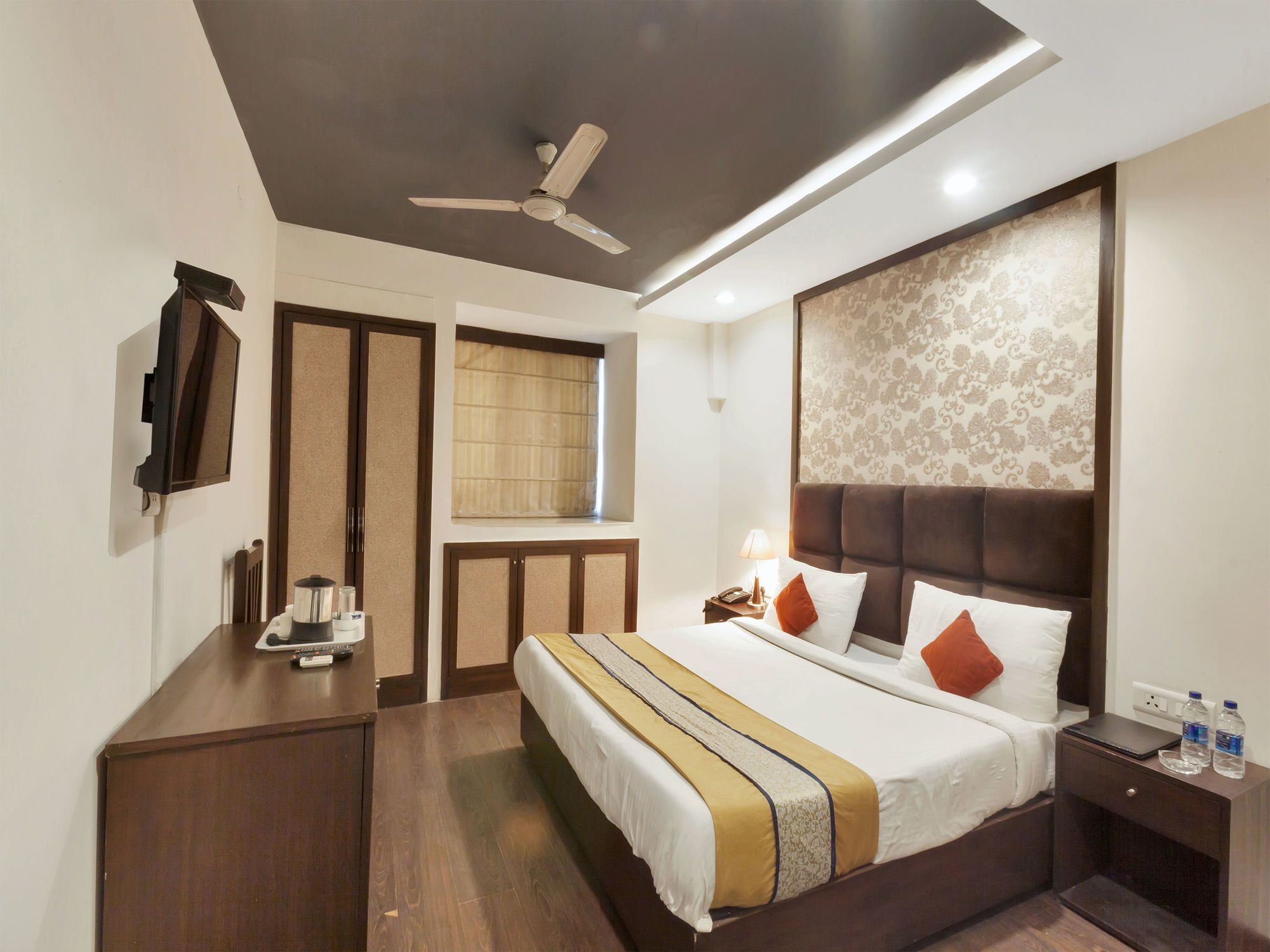 Hotel Oyo 9841 The Vivir 1 Noida Exterior foto