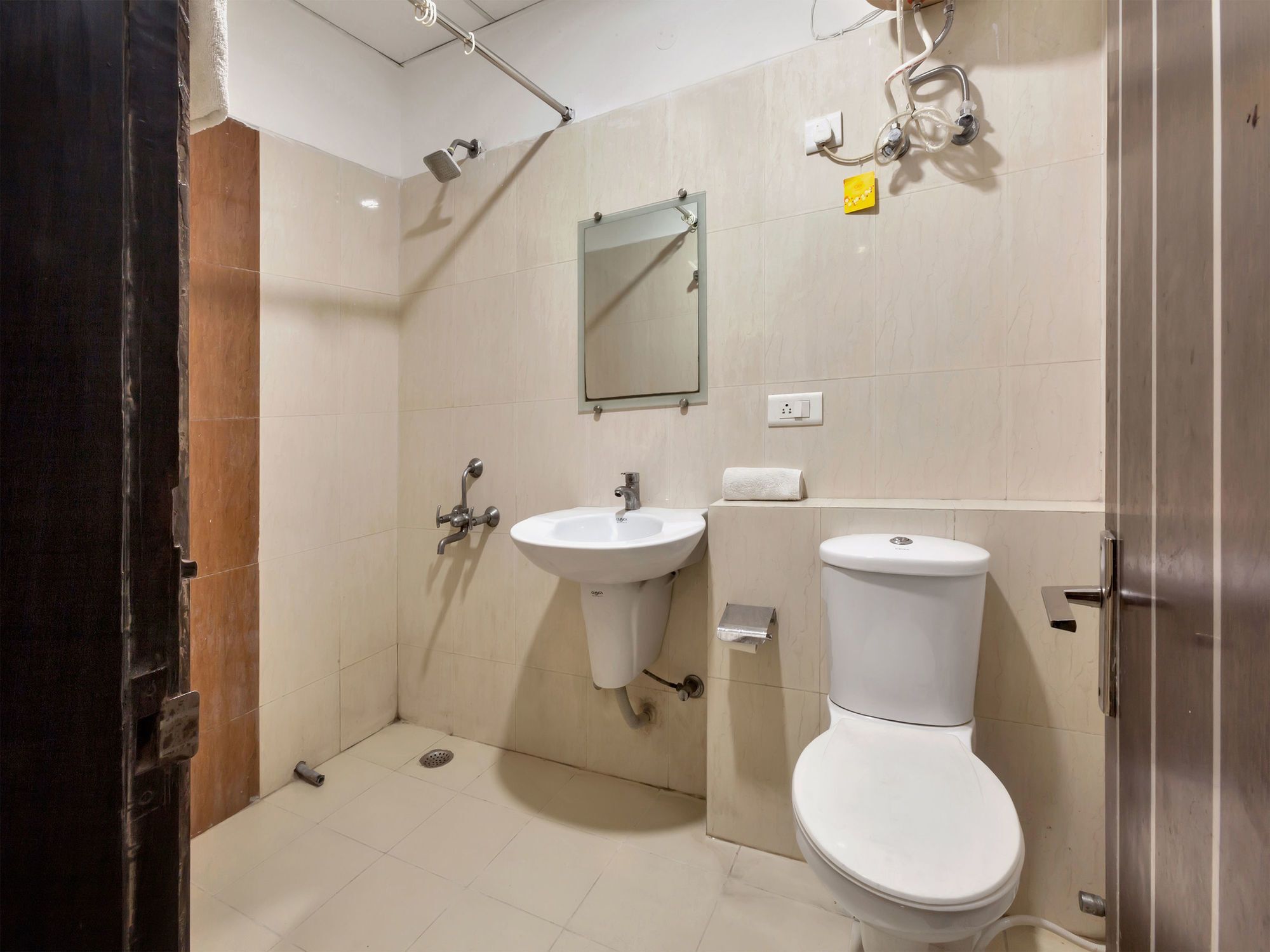 Hotel Oyo 9841 The Vivir 1 Noida Exterior foto