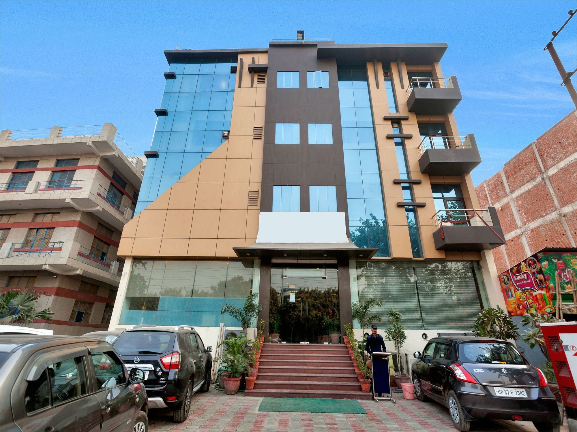 Hotel Oyo 9841 The Vivir 1 Noida Exterior foto